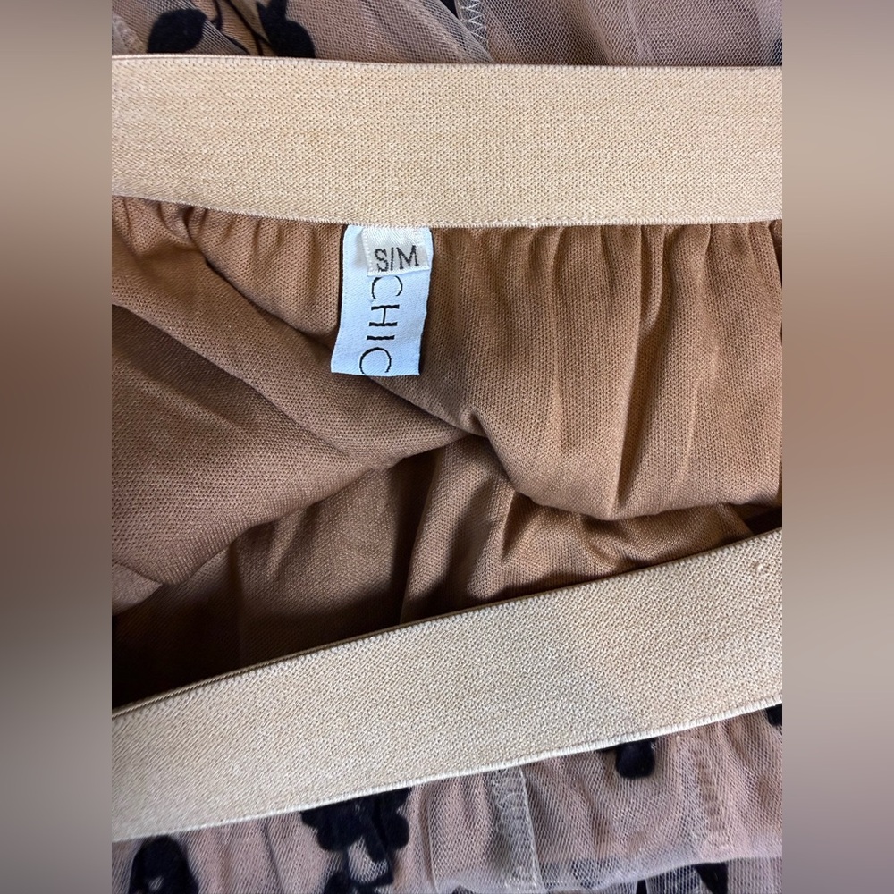 Chicwish SZ S/M 3D Black Velvet Floral and Tan Mesh Tulle Lined Elastic waist - Picture 5 of 9